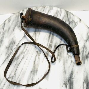 Great 18th Century American Bovine Powder Horn w/ Wood End Tip!  Amazing Patina